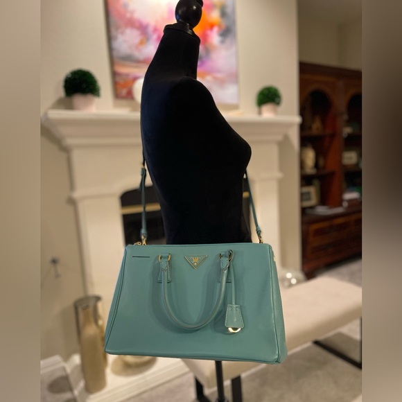 Prada Galleria Large Saffiano Luxπ©΅ - Picture 1 of 11